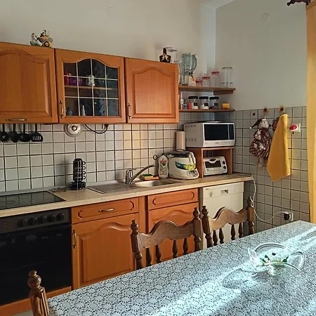 Laura Apartmán *