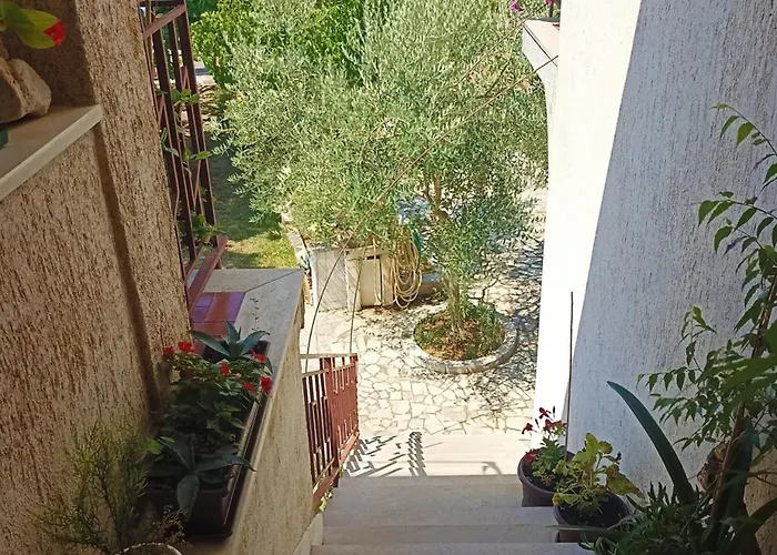 Laura Apartament *