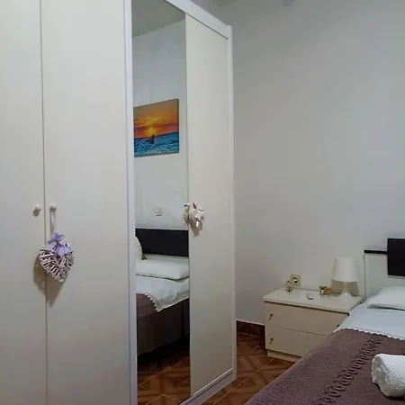 Apartment Laura *
