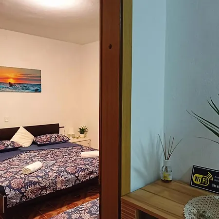 Laura Apartment *