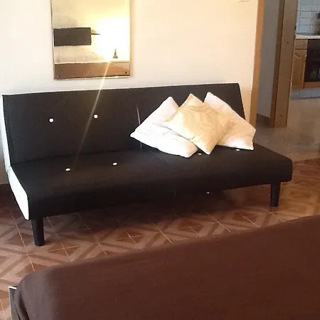 Laura Apartment *